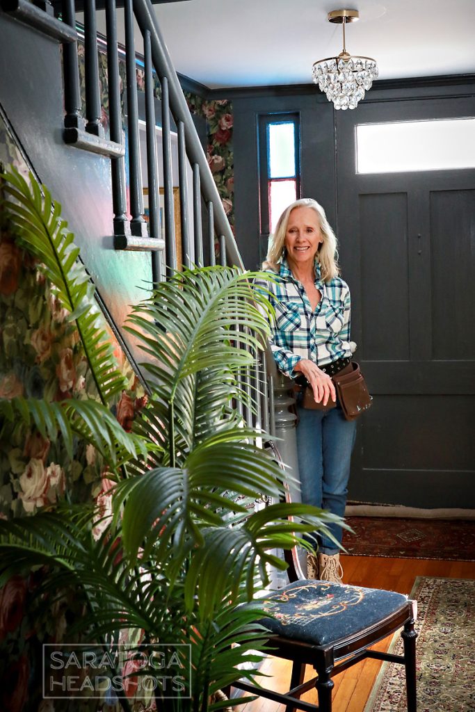 DIY Influencer Using Environment for Brand Photos